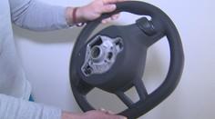 Muž z automobilky kradl volanty a airbagy! Prodával je v Polsku