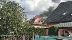 Plameny zachvátily dům u Mnichova Hradiště! Tři zranění