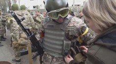 Češi chtějí bojovat na Ukrajině proti Rusku. Vláda řeší, zda jim to povolí