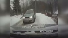 VIDEO: Policisté na sněhu bourali, vše zachytila palubní kamera