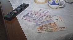 Nový typ podvodů: Šmejdi napřed nechali ženu vydělat, pak ji obrali o balík