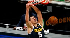 Nejužitečnějším hráčem NBA se stal znovu Jokič, obhájil loňský triumf