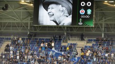 Ohavné chování na Slovensku. Fanoušci Slovanu vypískali královnu Alžbětu