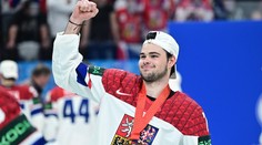 Sako jsem měl polité pivem a smrděl bych tu, smál se Špaček u premiéra