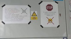 Řidič tramvaje protestuje proti rouškám. Vyzývá cestující, aby je odložili!