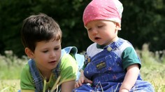Jména dětí: Vinnetou, Pětiletka a Sergej Omrd