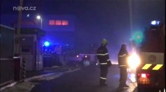 VIDEO: Rozsáhlý požár haly s elektroodpadem