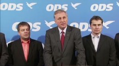 Vláda se zmítá v agonii. Topolánek útočí na Paroubka