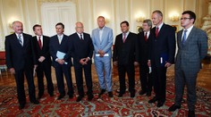 Politici změní ústavu. Zatím nevědí, jestli trvale nebo jednorázově