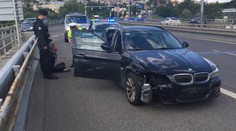 Opilec ujížděl policii a smetl tři auta. Pak vysvětloval proč. VIDEO