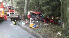 K tragické nehodě letěl i vrtulník! 1 člověk zemřel, další jsou zranění