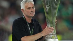 Dojemný konec mága. Mourinho se s fanoušky loučil se slzami v očích