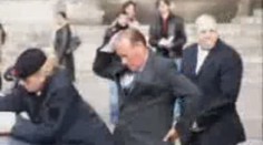 VIDEO: Sexista Berlusconi dokonce "souložil" veřejně s policistkou