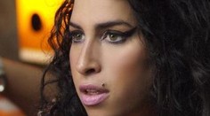 Vyhublá Amy Winehouse nemá o muže nouzi