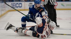 Sedm zápasů za kopanec! Hříšník z Edmontonu dostal pořádný flastr