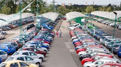 Na boj s podvodníky stáčejícími tachometry vynakládají autobazary miliony korun