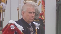 Princ Andrew se vzdá titulů a vyznamenání. Neustál nátlak médií a královské rodiny