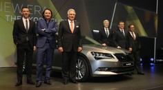 Škodovka obhájila prestižní cenu. Autem roku 2016 je Superb