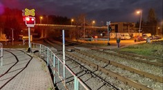 Vlak ve Valašském Meziříčí srazil dva chlapce. Jeden z nich zemřel