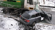 OBRAZEM: Audi vjelo do náklaďáku Liaz. Řidič zemřel