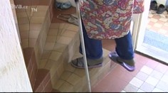 Pohřbil manželku NA ZAHRADĚ! Teď ho čeká vysoká pokuta!