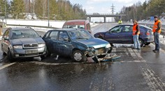 Řidiči pozor! Silnice pokryla ledovka, u Brna havarovalo 10 aut!