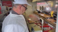 Na trzích v Děčíně zavřeli stánek s masem. Při kontrole odhalili otřesné podmínky