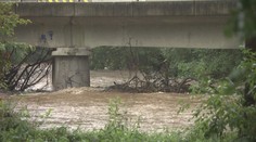 Déšť v Česku nepoleví. Meteorologové varují před bleskovými povodněmi