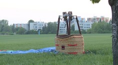 Na Rychnovsku se zřítil balón, cestou po zemi přerazil sloup!