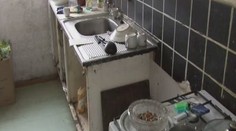 Exekuce dávek. Kocáb by tu měl zkusit bydlet, říká primátorka. PROHLÍDKA BYTU