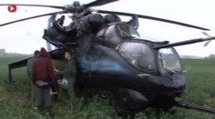 Armádní vrtulník, který musel nouzově přistát v poli na Jihlavsku, již odletěl