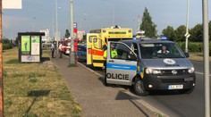 Na zastávce našli zakrváceného muže, měl ho srazit autobus