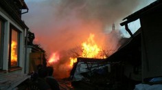 Shořela podlaha a půl bytu. Kvůli špatné konstrukci komína