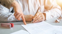 Nespěchejte a prověřujte. Úřad zveřejnil 10 rad při změně dodavatele energií