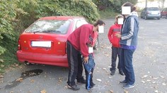 CHUDOBA v Česku: Tahle rodina přežívá s dětmi v autě!