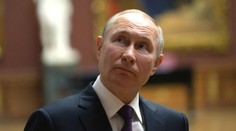 Putin navštívil okupovaný Mariupol. Přiletěl vrtulníkem, pak sám řídil auto