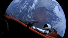 Vědce vyděsil asteroid velmi blízko Země. Ukázalo se, že je to auto Elona Muska