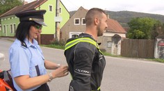 Motorkáři dostanou od policie reflexní kšandy! Aby ubylo nehod