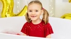 Emička trpí velmi vzácným syndromem. Bála se i doteku vlastního tatínka