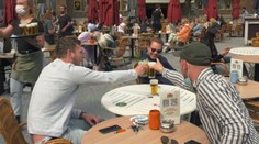 Počty nakažených covidem klesají. Rozvolňuje Rakousko i další státy
