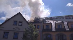 Hasiči v Děčíně se nezastavili. Kromě následků počasí vyjeli k hořícímu hotelu