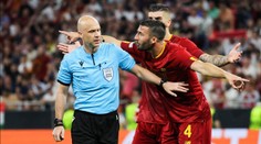 Nechutná dohra finále EL. Na sudího létaly i židle, fanoušci viní Mourinha