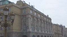 Matka oběti střelby na univerzitě k Macoše nepřijela sama, myslí si policie