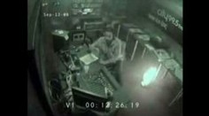 DJ moderoval dál, i když ve studiu řádil požár