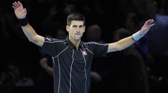 Djokovič si zajistil semifináe Turnaje mistrů! Dřel ale tři sety