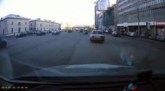 Šílené VIDEO: Řidička z Ruska parkuje neskutečným způsobem!