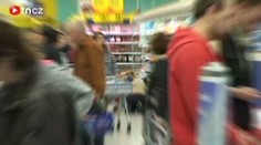 Česko: Život se zastavil na minutu v obchodech i na hřištích