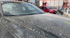 Nebezpečný saharský písek na autě. Jak se ho nejlépe zbavit a nezničit si lak