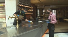 Havlíček slíbil podnikatelům více peněz. Nevěří mu, dál chystají žalobu