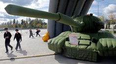 Takhle Rusové matou nepřítele: Pořídili si nafukovací armádu!